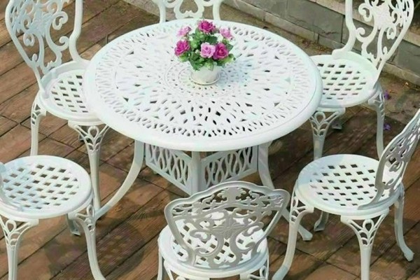 Mẫu mới HN15: Bàn ghế nhôm đúc màu trắng cho góc thư giãn